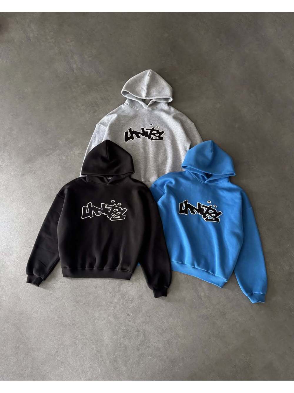 Street Fashion Us - ชุดแฟชั่นสไตล์อเมริกันเรโทรแนวสตรีท ลายพิมพ์ดีไซน์เก๋ เสื้อฮู้ดแขนยาว พร้อมกางเกงขายาวทรงตรง แบบ unisex